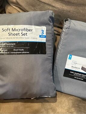 Mainstays Soft Brushed Microfiber Sheet set, Twin XL and Bedskirt.
